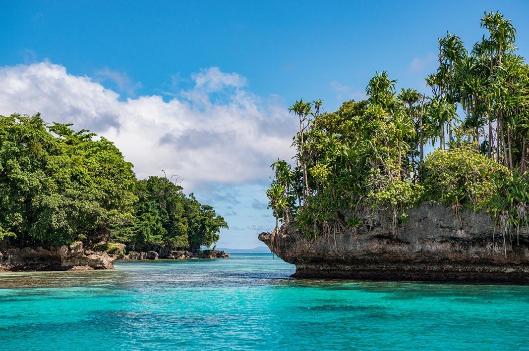 The stunning blue waters of Papua New Guinea luxury holiday