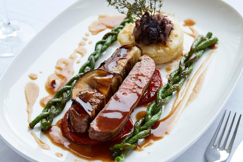 Viking luxury cruise dining