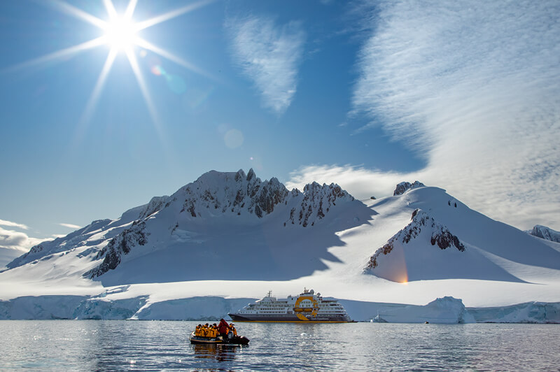 QUARK - Ultramarine_From_Ground