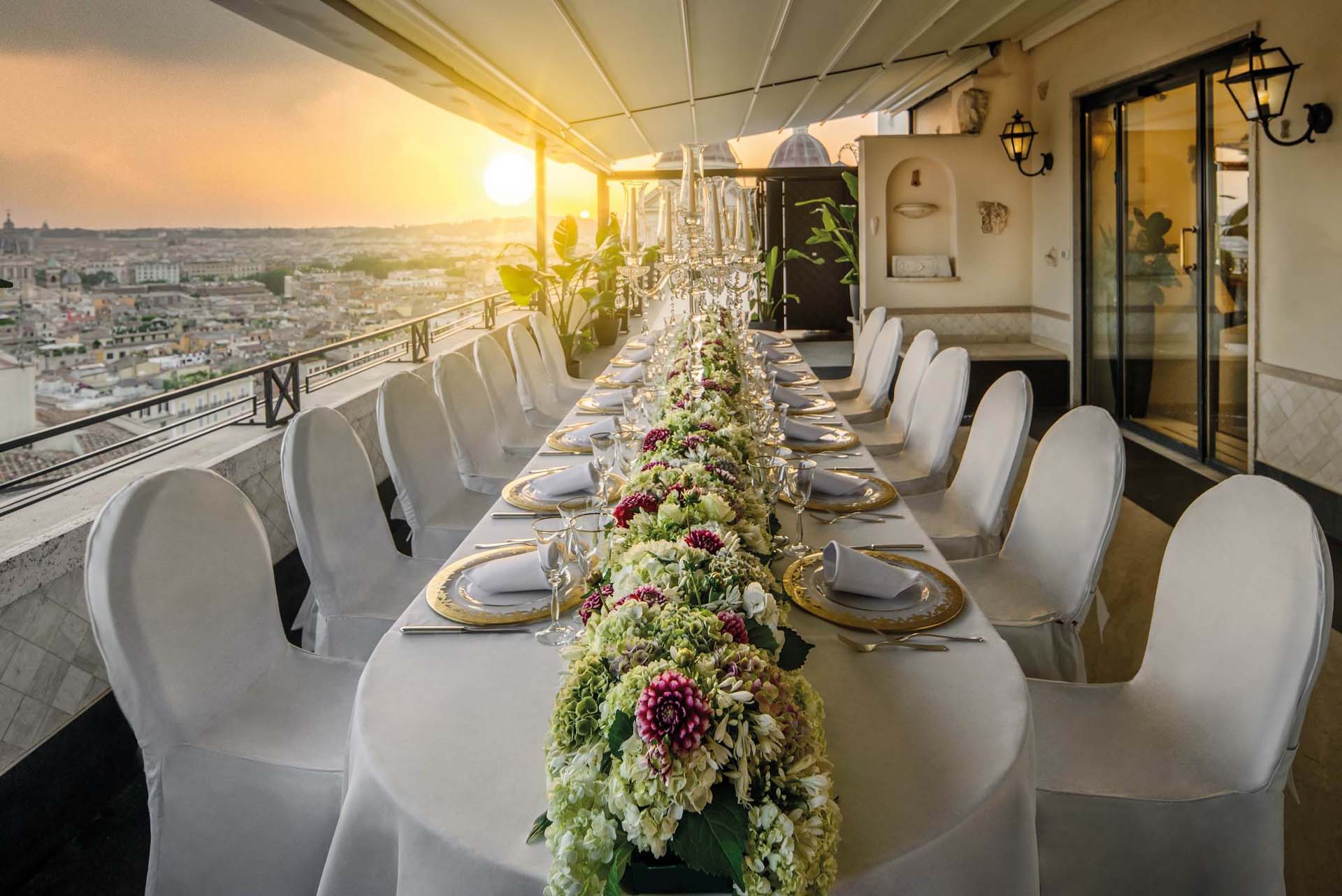 Exterior outdoor wedding. Hassler Roma Luxury hotel
