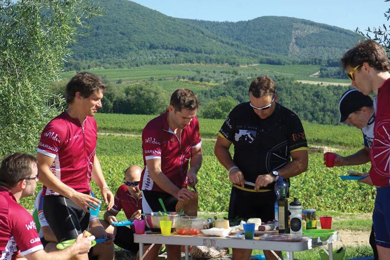Picnic in San Felice, Tuscany, Italy. Image courtesy of Ride & Seek.