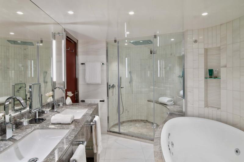 Bathroom of the Wintergarden Suite on Seabourn Encore