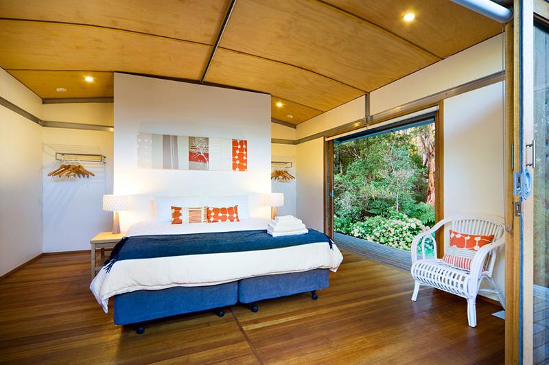 Walkers stay in eco-luxe villas with ensuite bathrooms and hot showers. Image: Great Walks of Australia